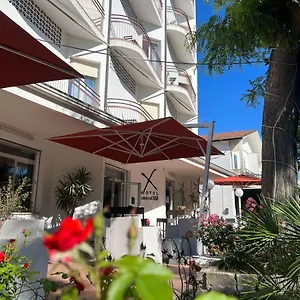 Hotel X, Punta Marina